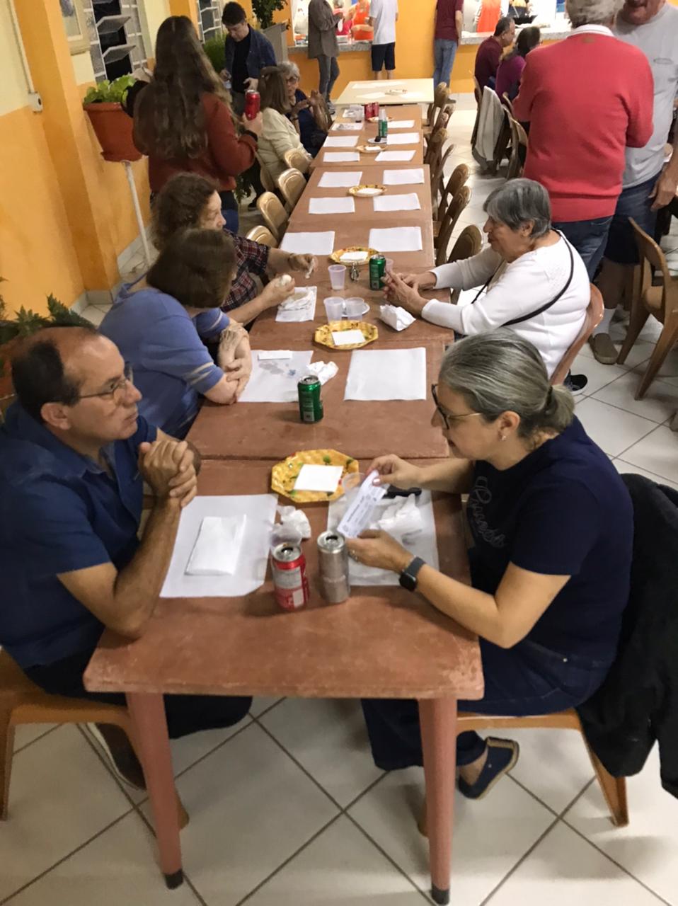 Esperando a chegada dos amigos