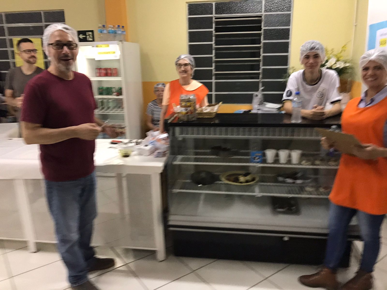 Voluntários e sobremesas deliciosas