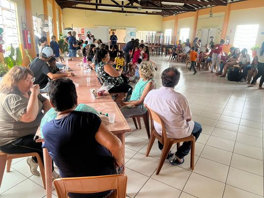 famílias reunidas